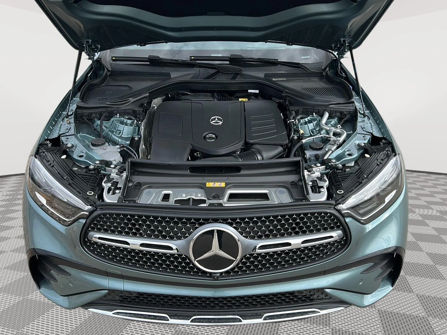 New 2026 Verde Silver Metallic Mercedes-Benz GLC 300 image 29