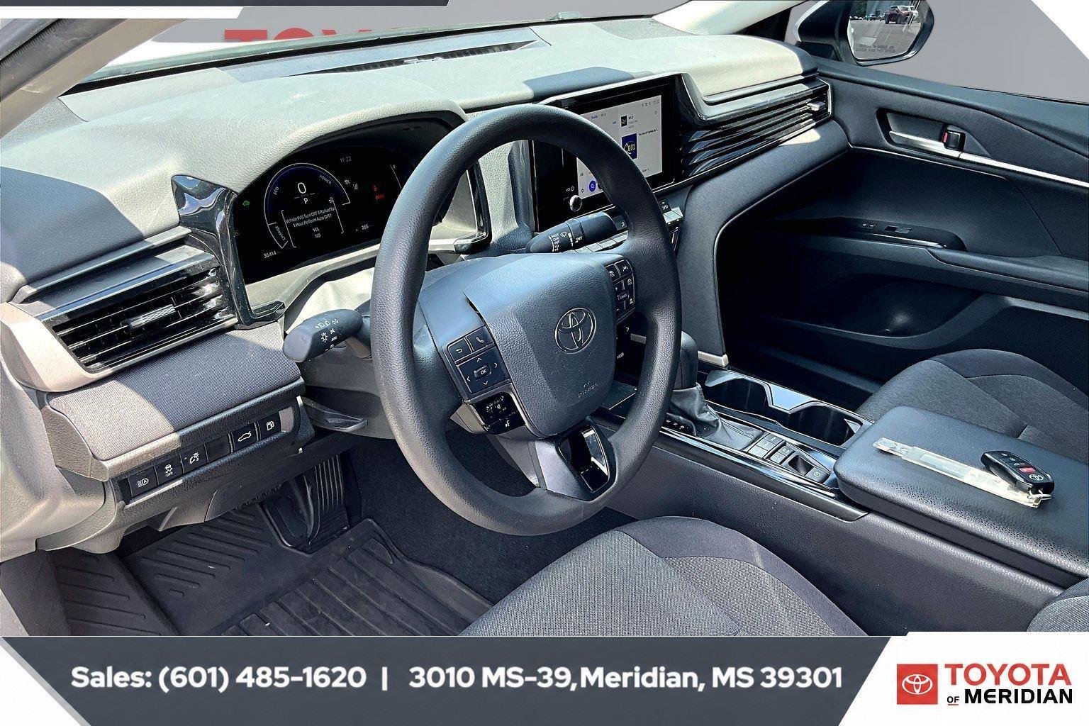 Used 2025 Ice Cap Toyota LE image 12