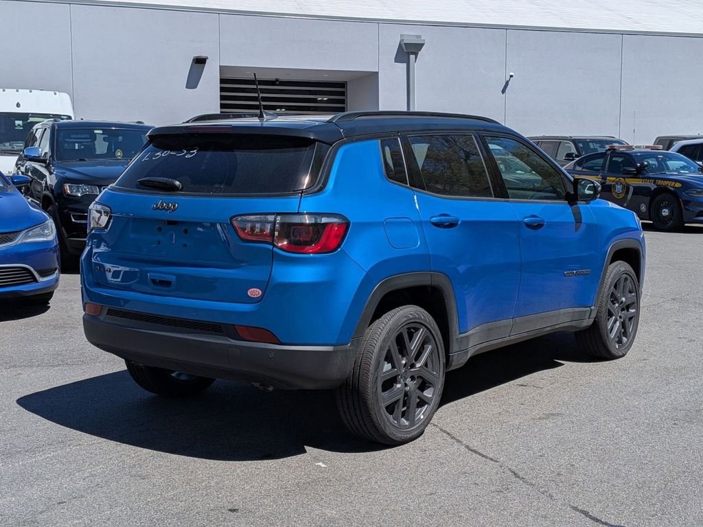 New 2026 Hydro Blue Pearl-Coat Exterior Paint Jeep Limited image 3