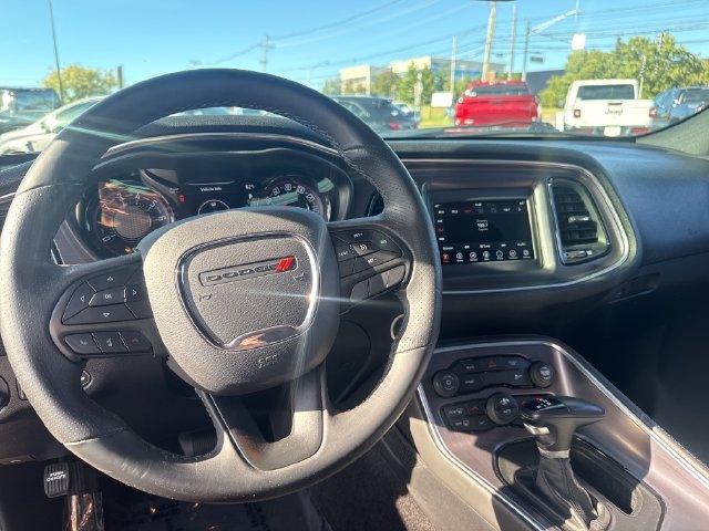 Used 2018 Red Dodge SXT image 15