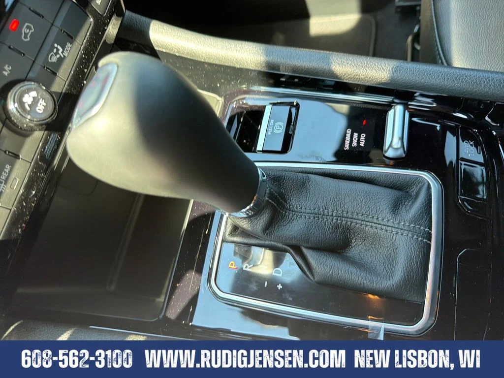 New 2026 Hydro Blue Pearlcoat Jeep Latitude image 22