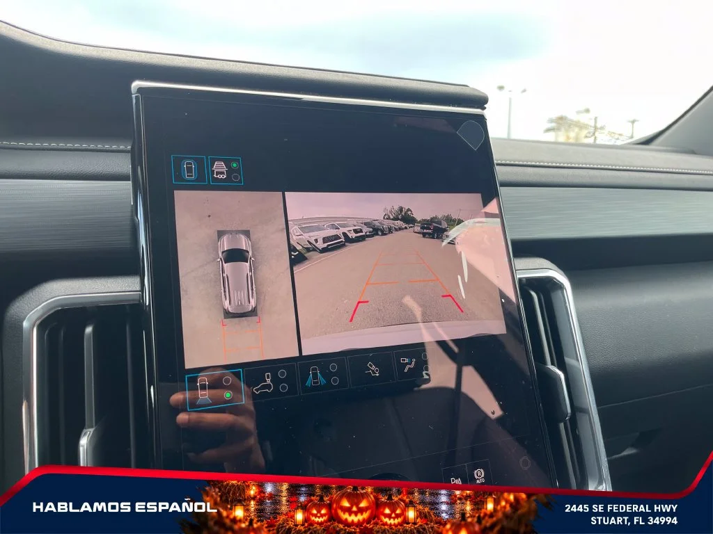 New 2027 Glacier White Tricoat GMC Elevation image 32