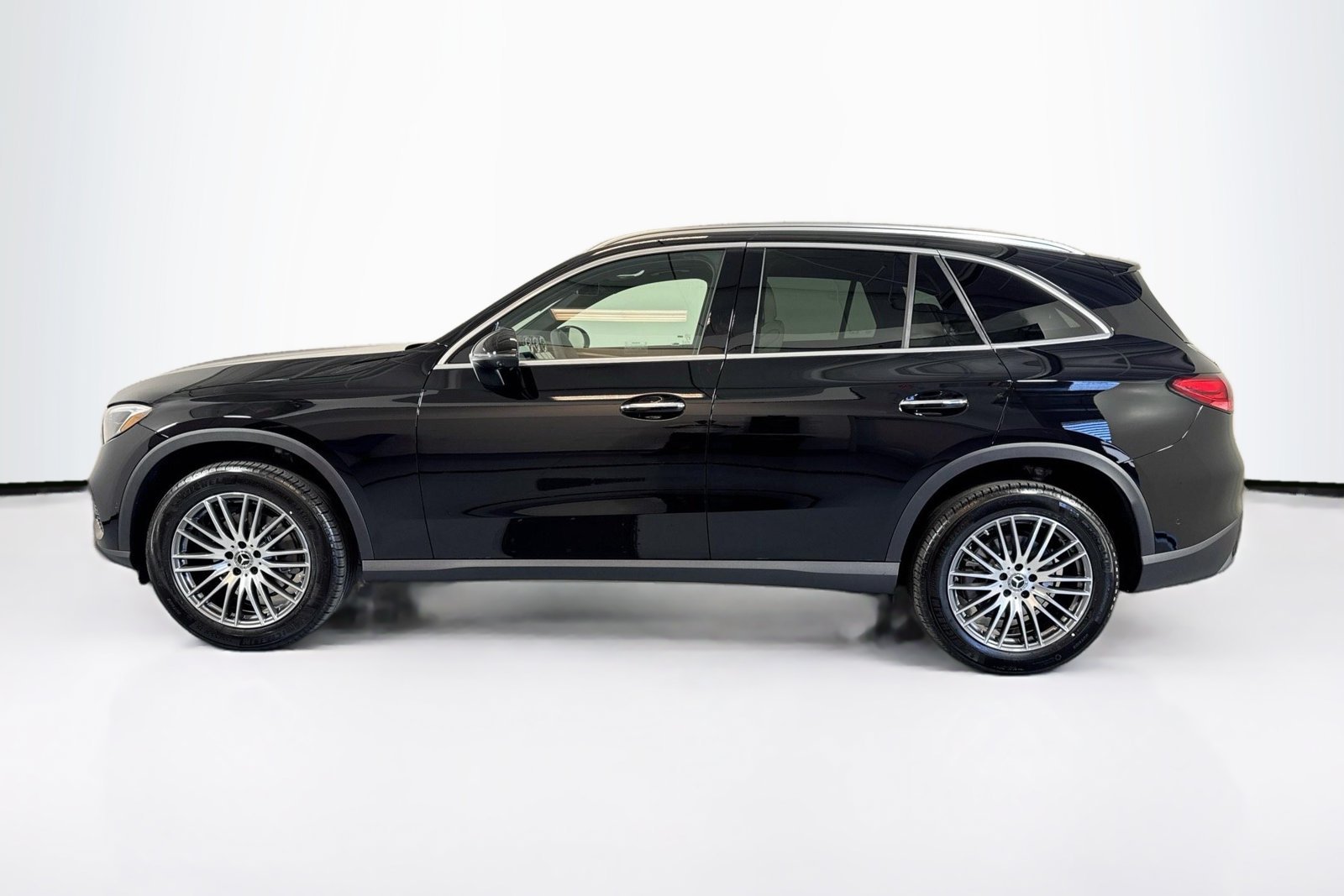 New 2026 Black Mercedes-Benz GLC 300 image 5