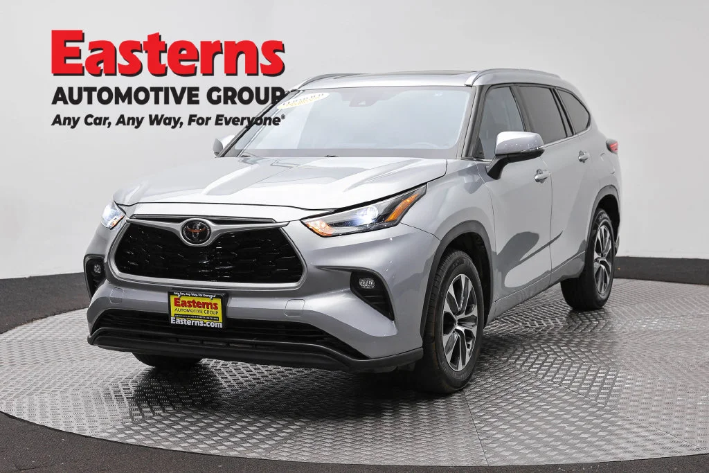 Used 2021 Silver Toyota XLE image 1