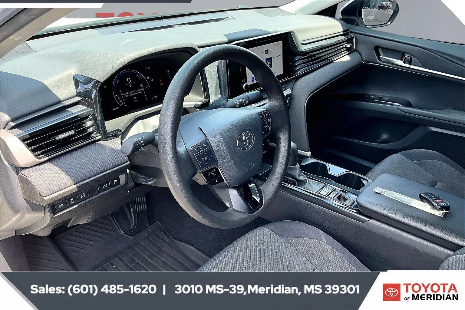 Used 2025 Ice Cap Toyota LE image 12