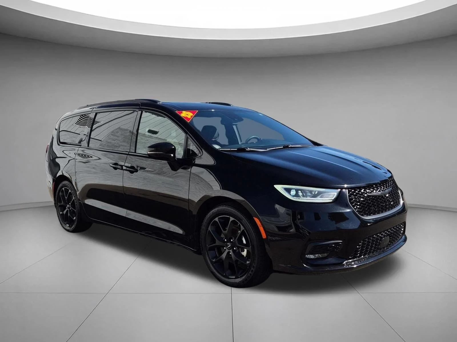 Used 2025 Diamond Black Crystal Pearlcoat Chrysler Limited image 7