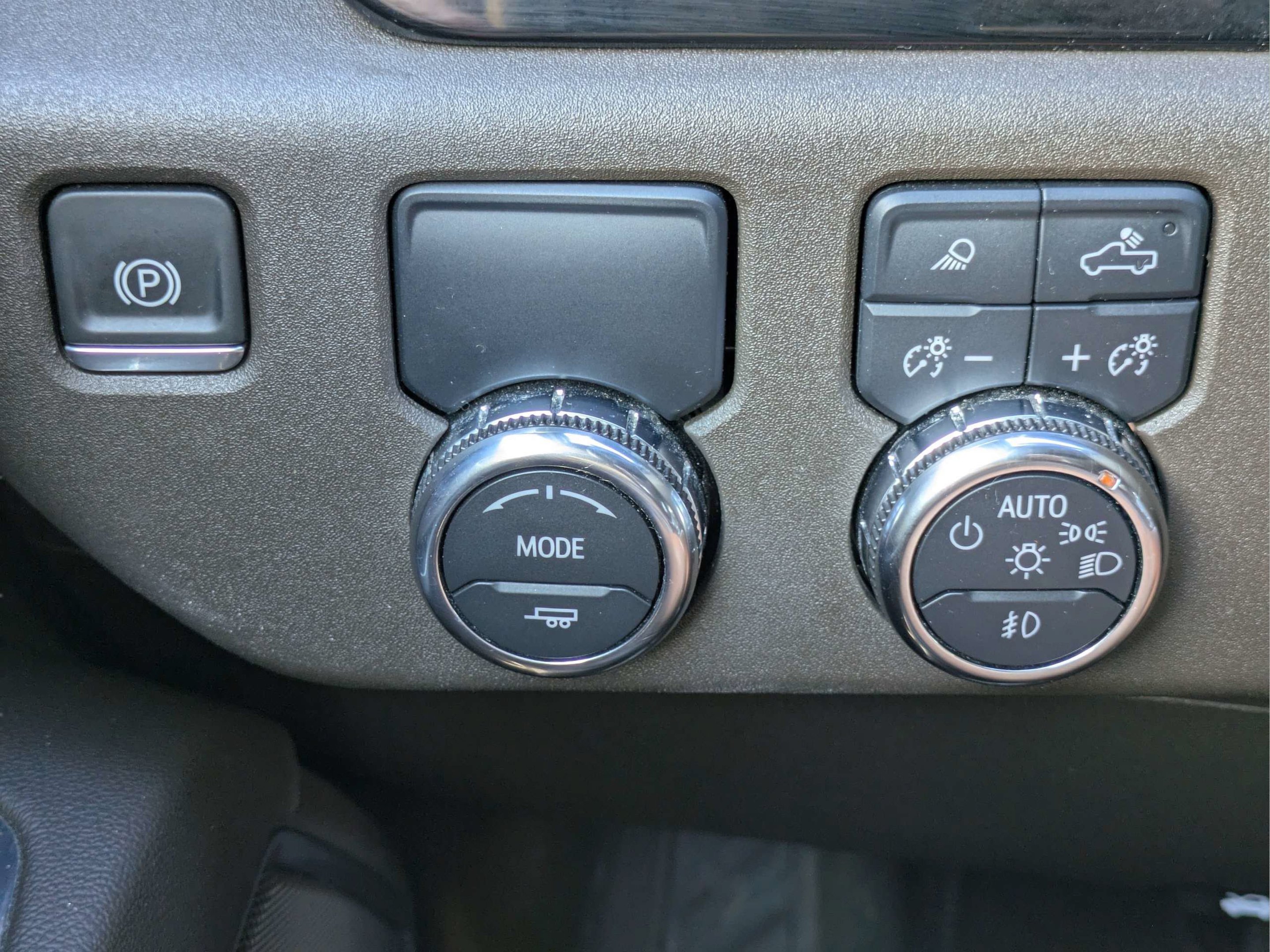 Used 2025 Summit White GMC SLT image 23