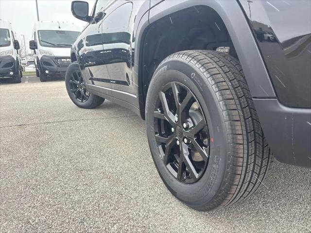 New 2026 Diamond Black Crystal Pearl-Coat Exterior Paint Jeep Altitude image 6