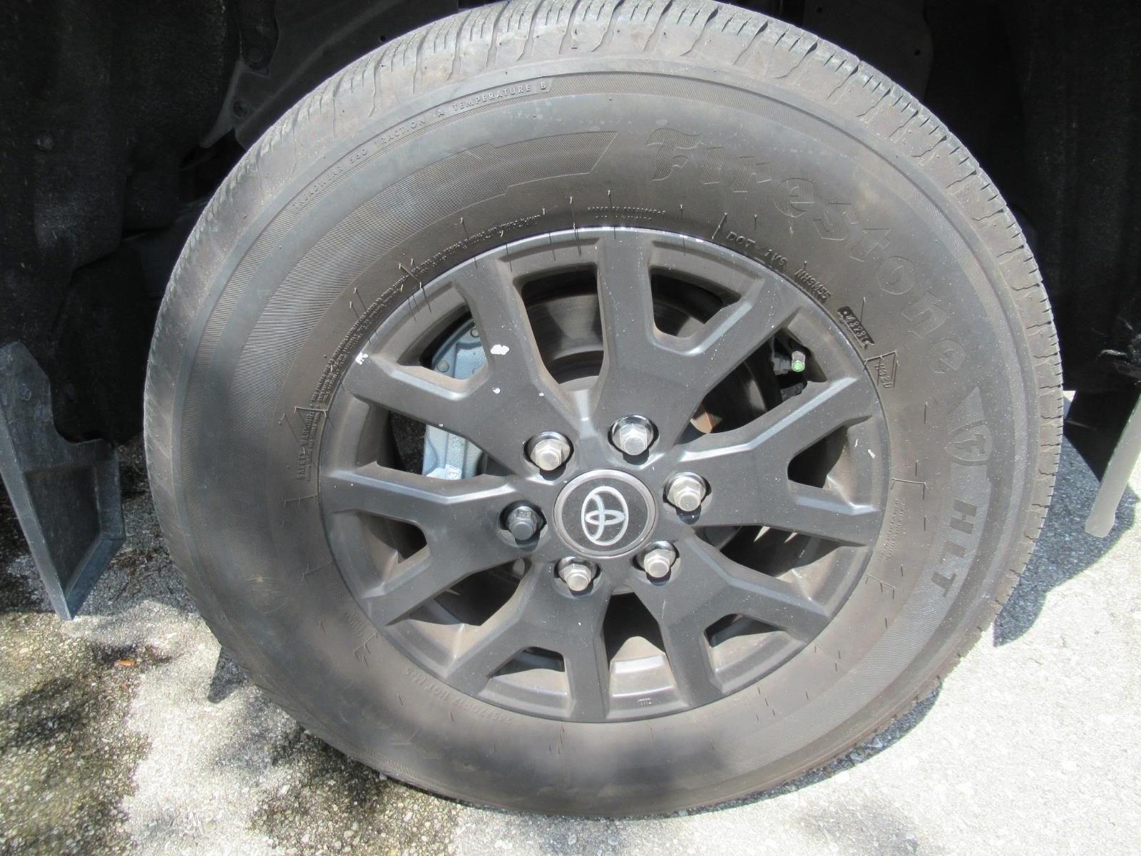 Used 2024  Toyota SR5 image 5