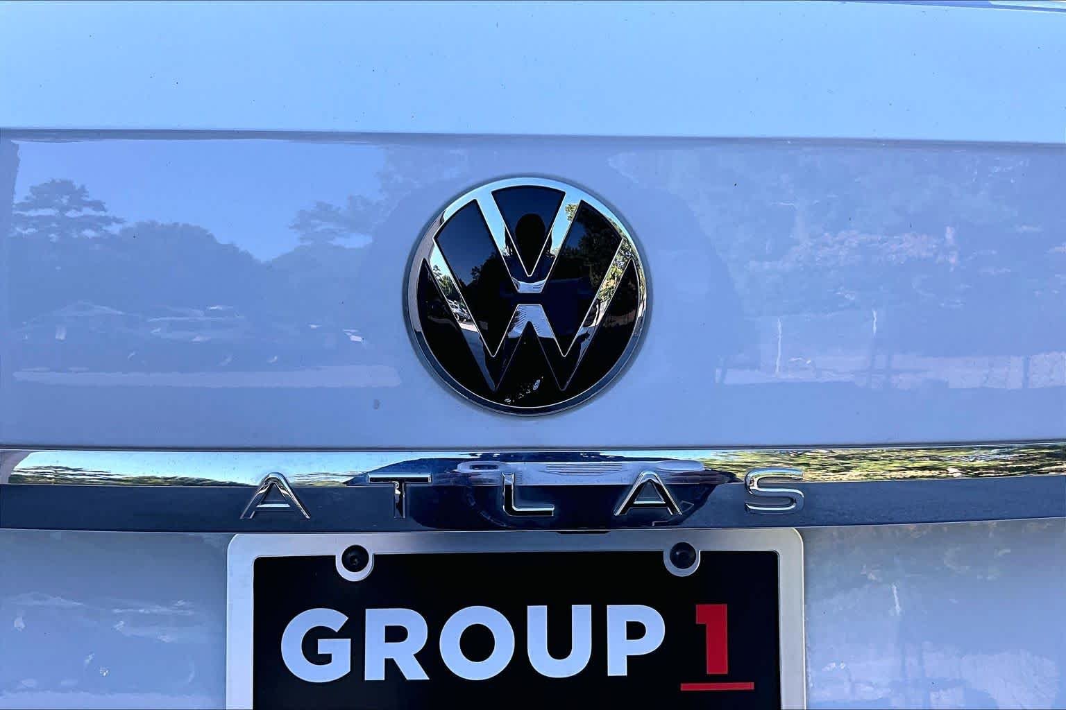 Used 2020 Pure White Volkswagen 2.0T SEL image 31