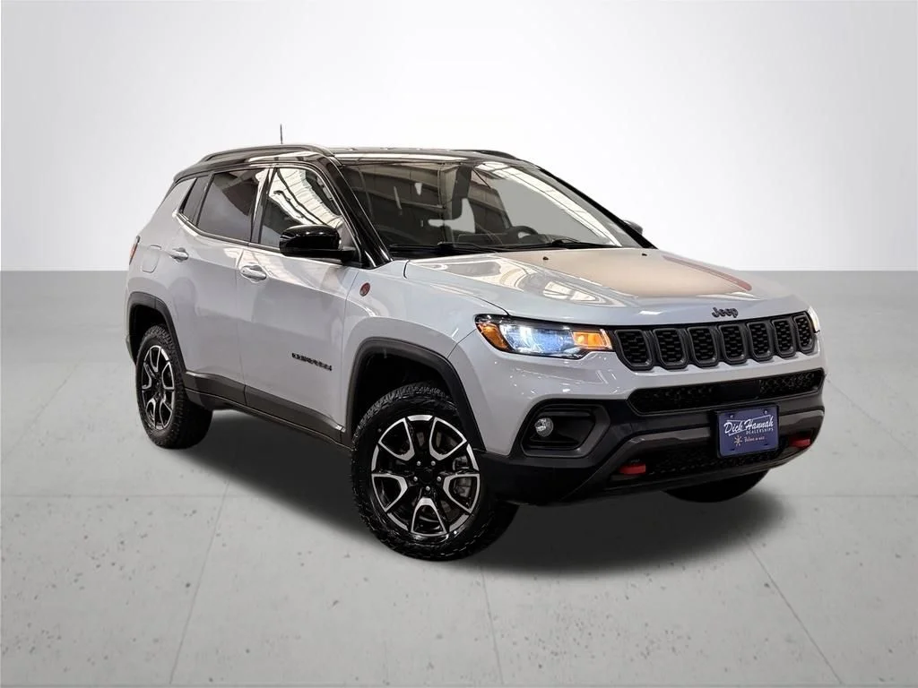 Used 2024 Silver Jeep Trailhawk image 7