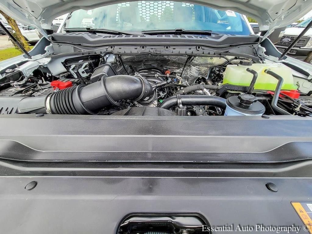 New 2025 Oxford White Ford F-450® XL image 23