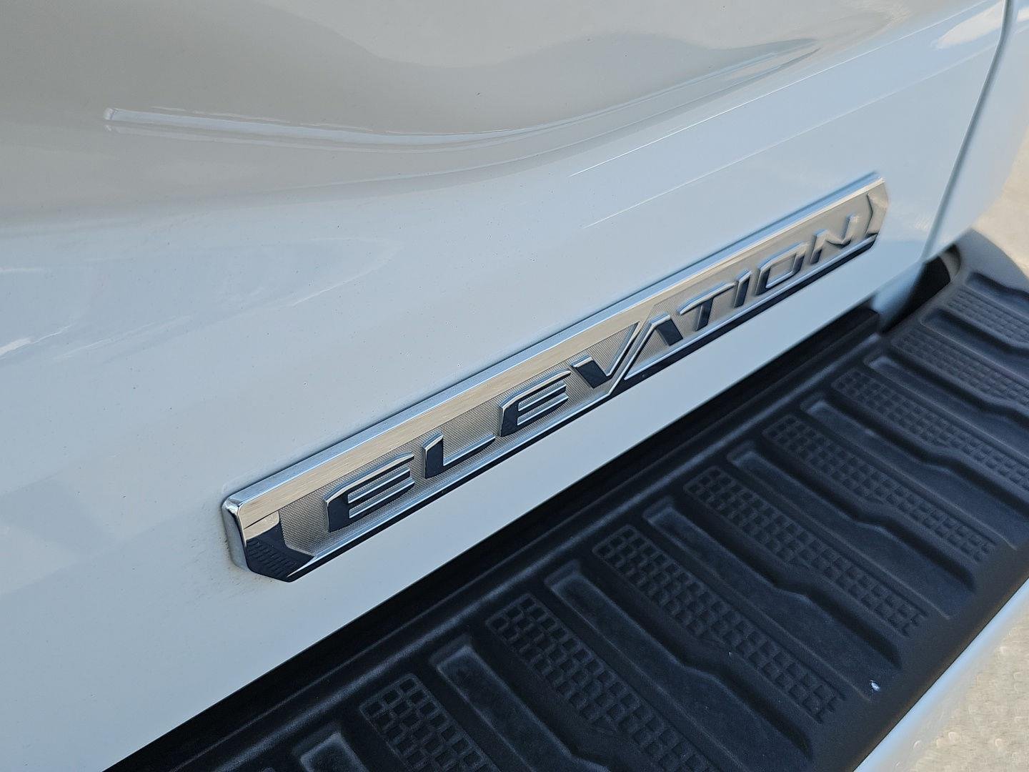Used 2025 Summit White GMC Elevation image 32
