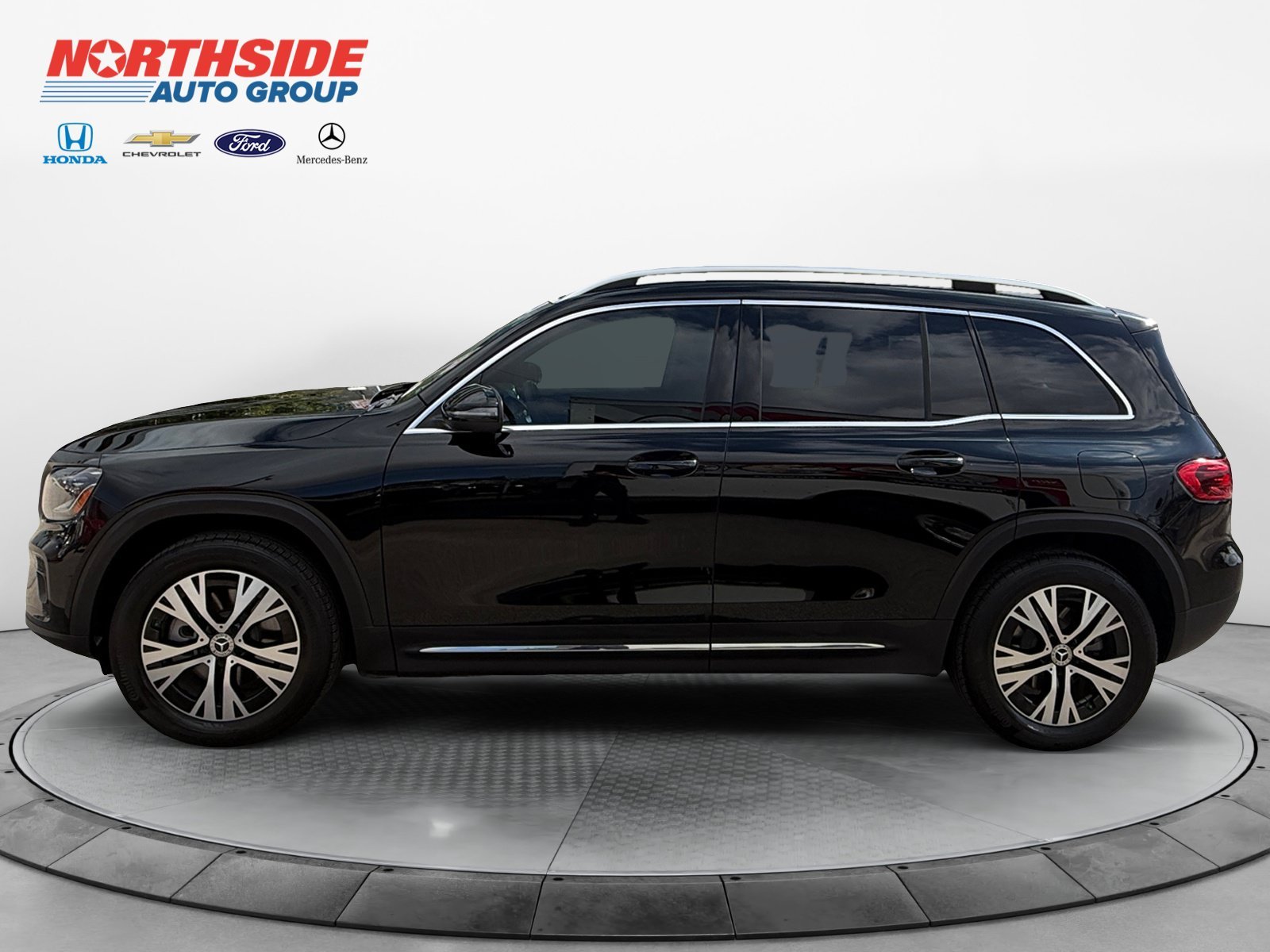 Used 2026 Black Mercedes-Benz GLB 250 image 4