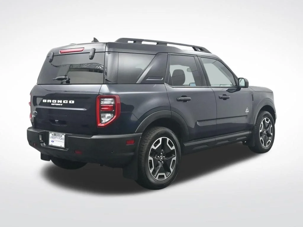 Used 2022 Blue Metallic Ford Outer Banks image 6