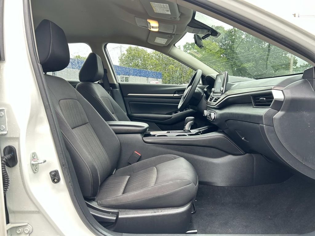 Used 2023 White Nissan 2.5 SV image 17