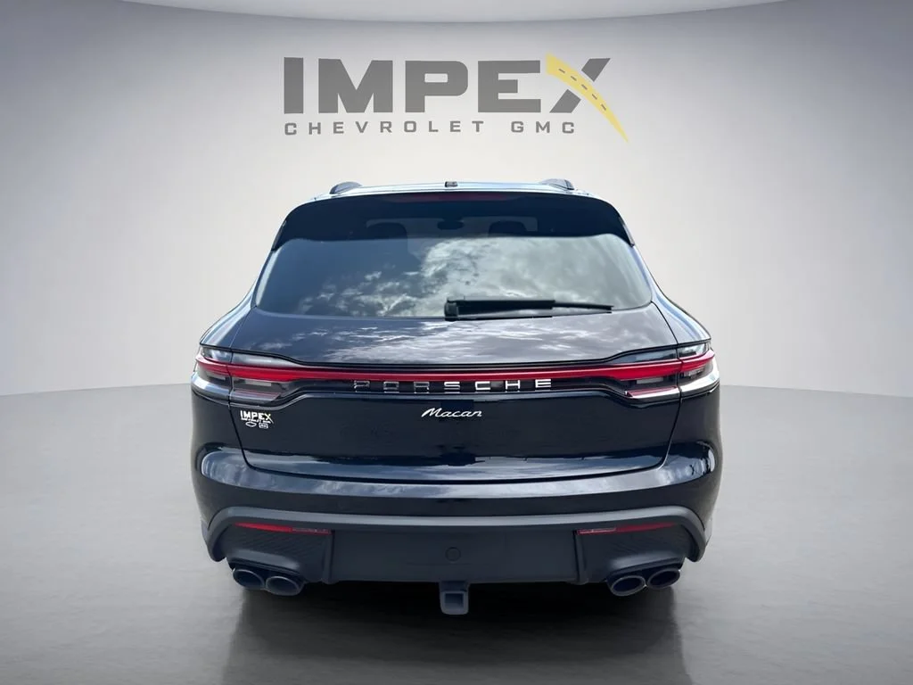 Used 2023  Porsche  image 4