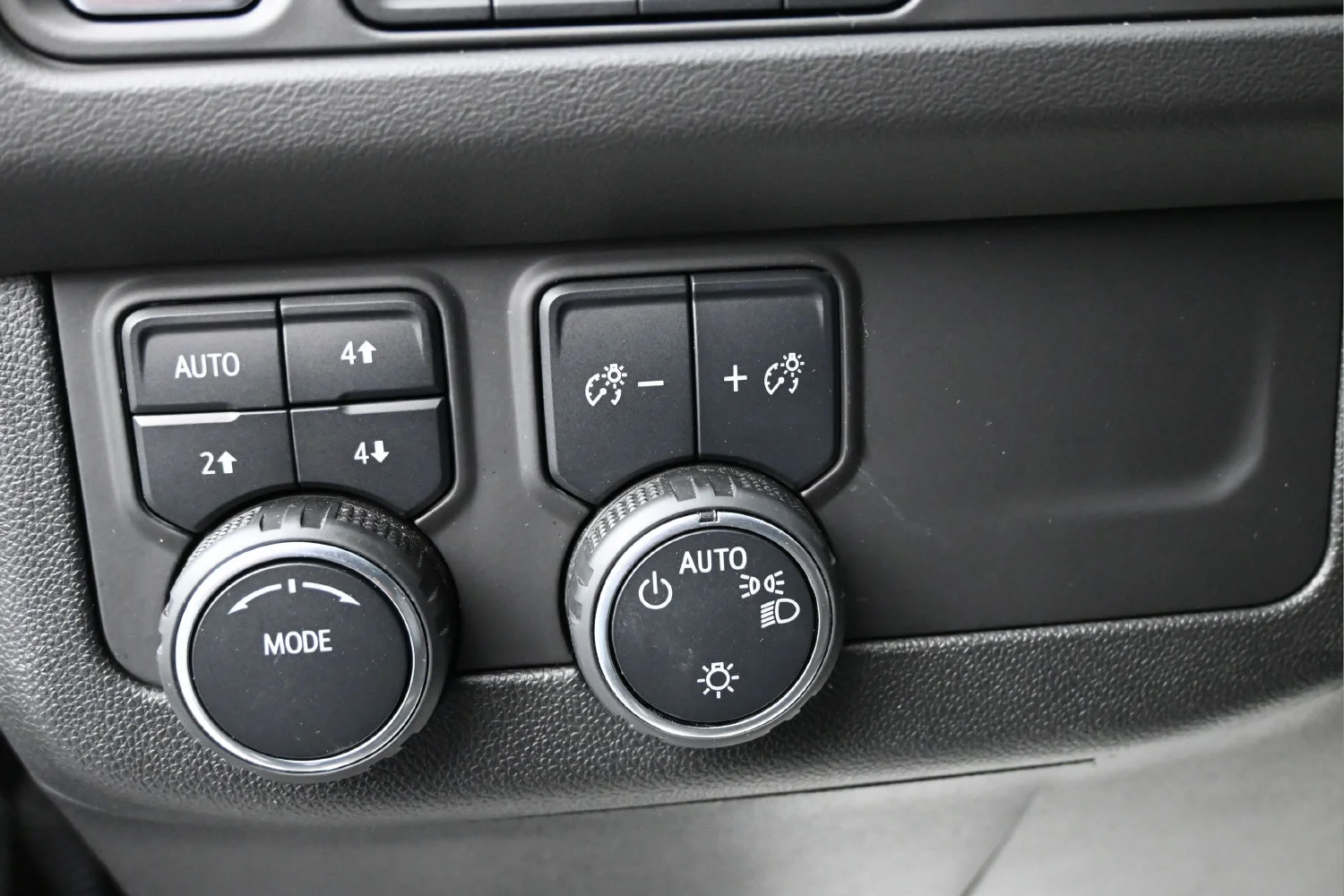 Used 2024 Black Chevrolet Premier image 30