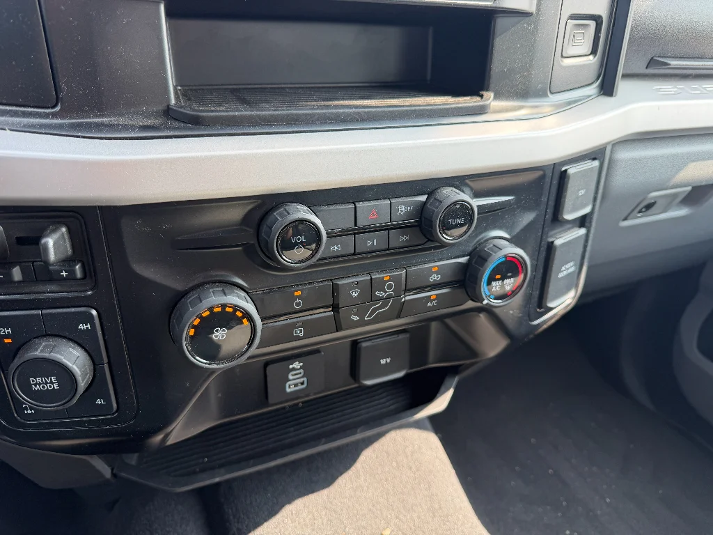 Used 2025 Agate Black Metallic Ford XLT image 12
