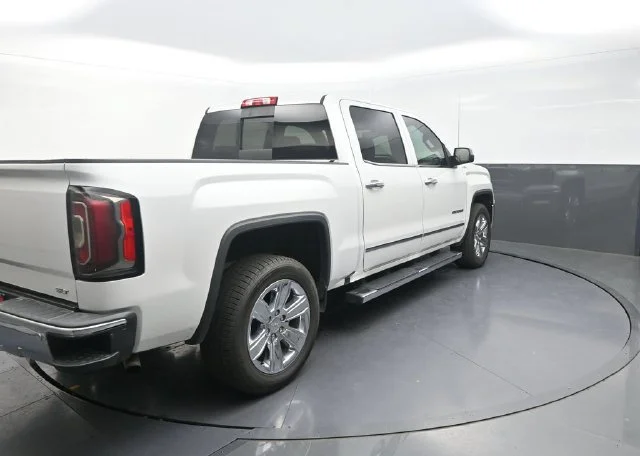 Used 2018 White GMC SLT image 8