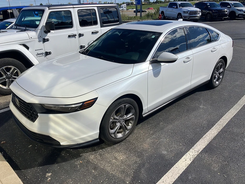 Certified Used 2024 WHITE Honda EX image 3