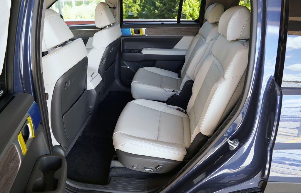 New 2026 Atlantis Blue Hyundai Limited image 24