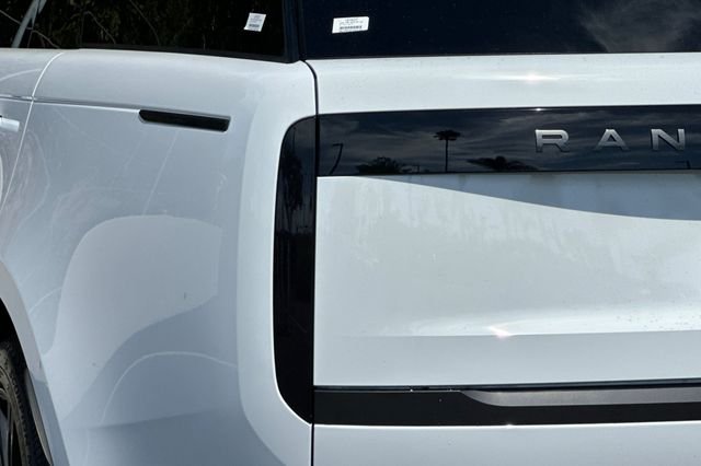 New 2026 Fuji White Land Rover SE image 25