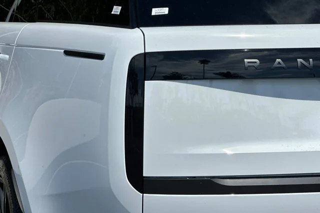 New 2026 Fuji White Land Rover SE image 25