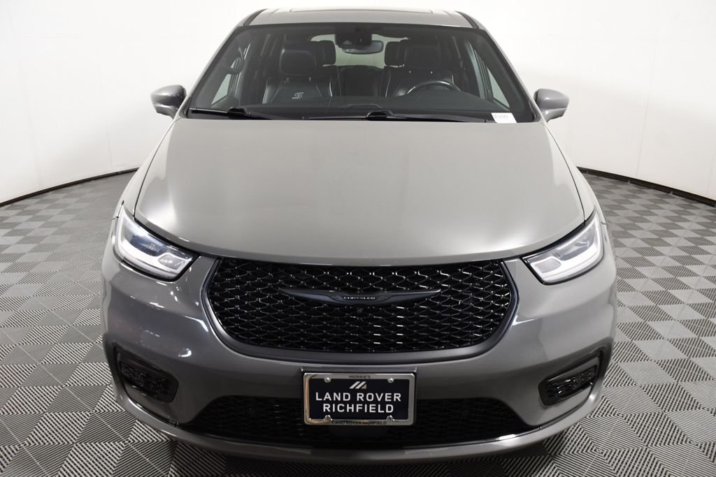 Used 2022 Ceramic Gray Clearcoat Chrysler Limited image 10