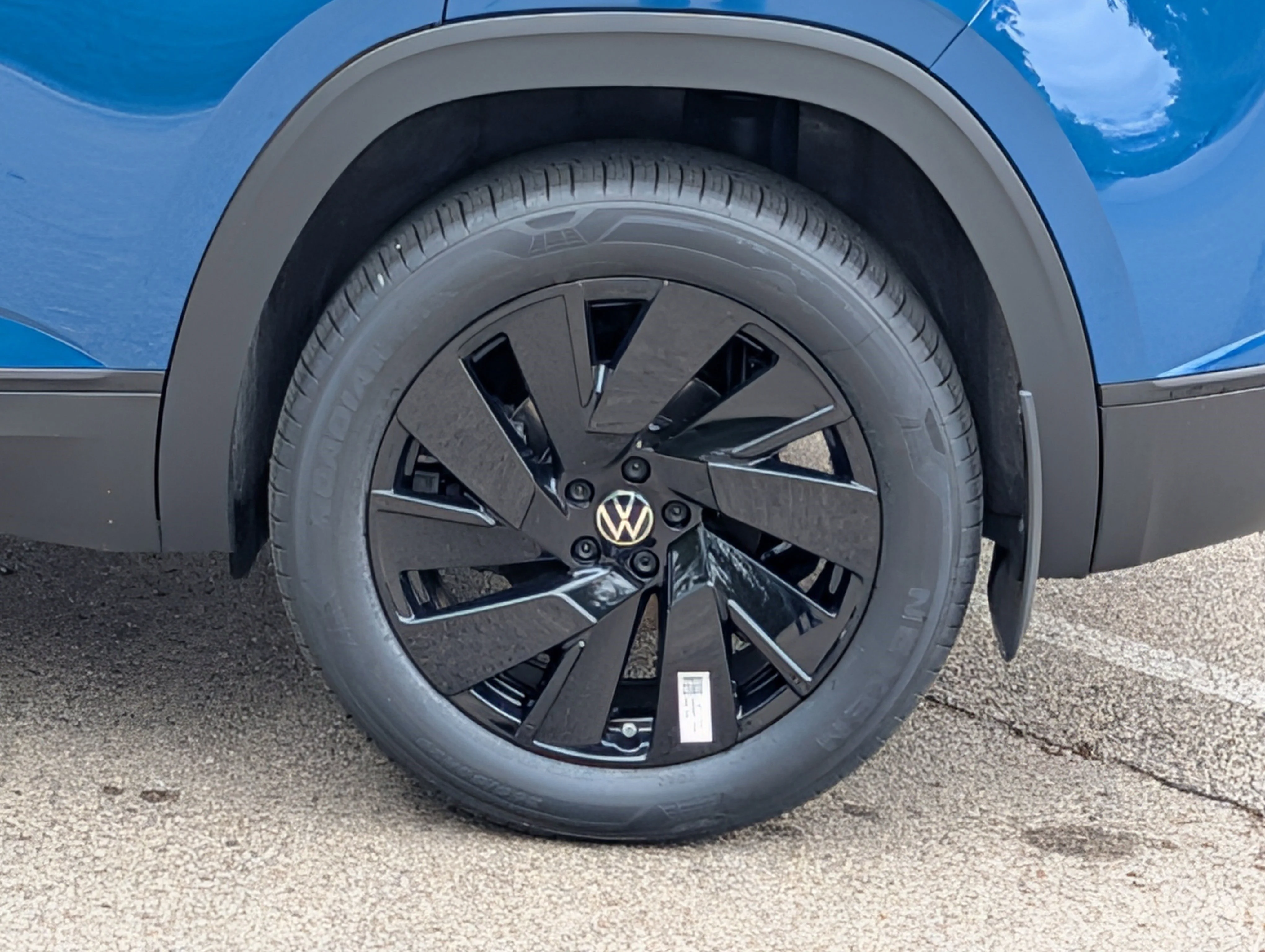 New 2026 Mountain Lake Blue Metallic Volkswagen 2.0T SE w/Technology image 3