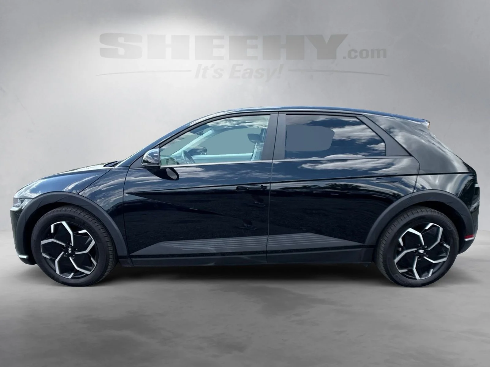 Used 2023 Black Hyundai SEL image 16