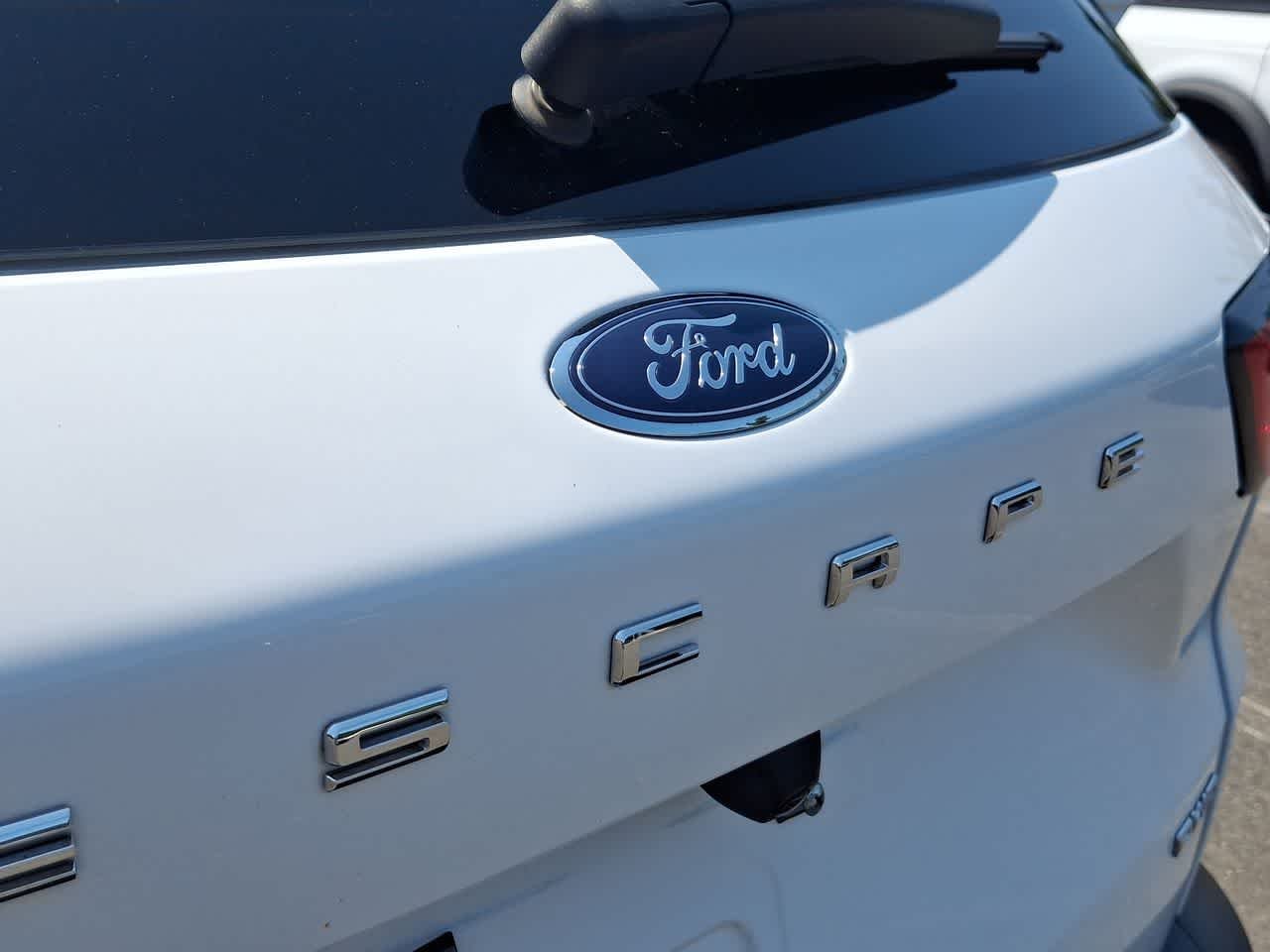 Used 2025 Oxford White Clearcoat Ford Active image 28