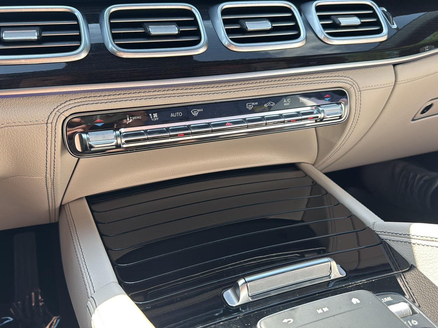 Used 2024 Polar White Mercedes-Benz GLE 450 image 37