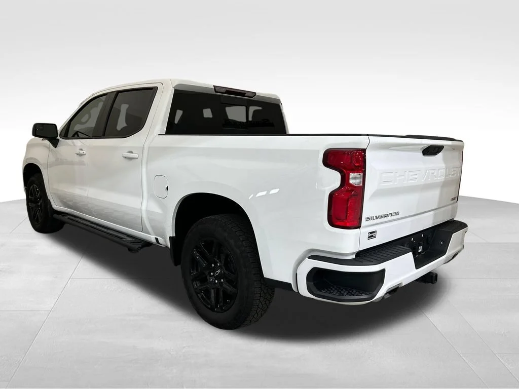 Used 2025 Summit White Chevrolet RST image 3