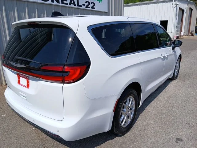 Used 2024 White Chrysler Touring L image 3