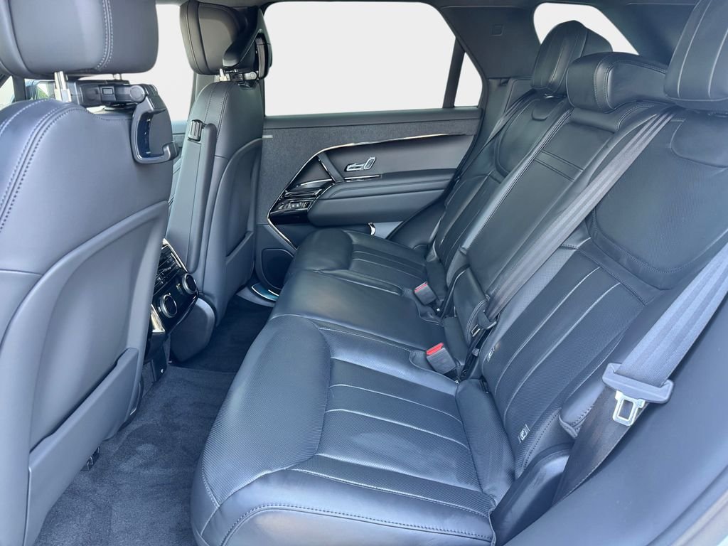 New 2026 Fuji White LAND ROVER Dynamic SE image 13