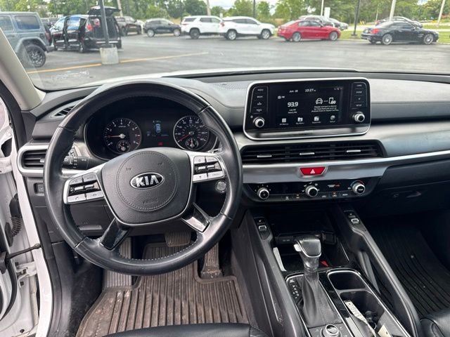 Used 2020 White Kia S image 11