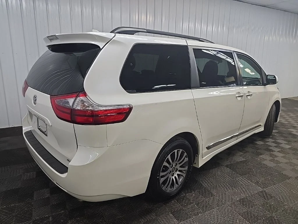 Used 2020 White Toyota XLE image 10