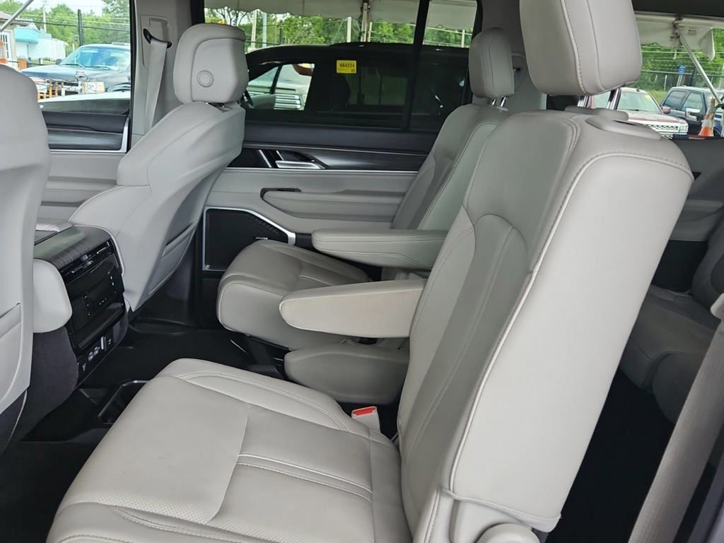 Used 2024 White Jeep Series III image 11