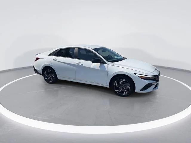 Used 2025 White Hyundai SEL Sport image 2