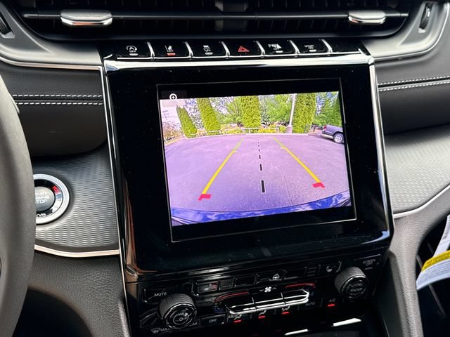 New 2026 Diamond Black Crystal Pearlcoat Jeep Laredo X image 29