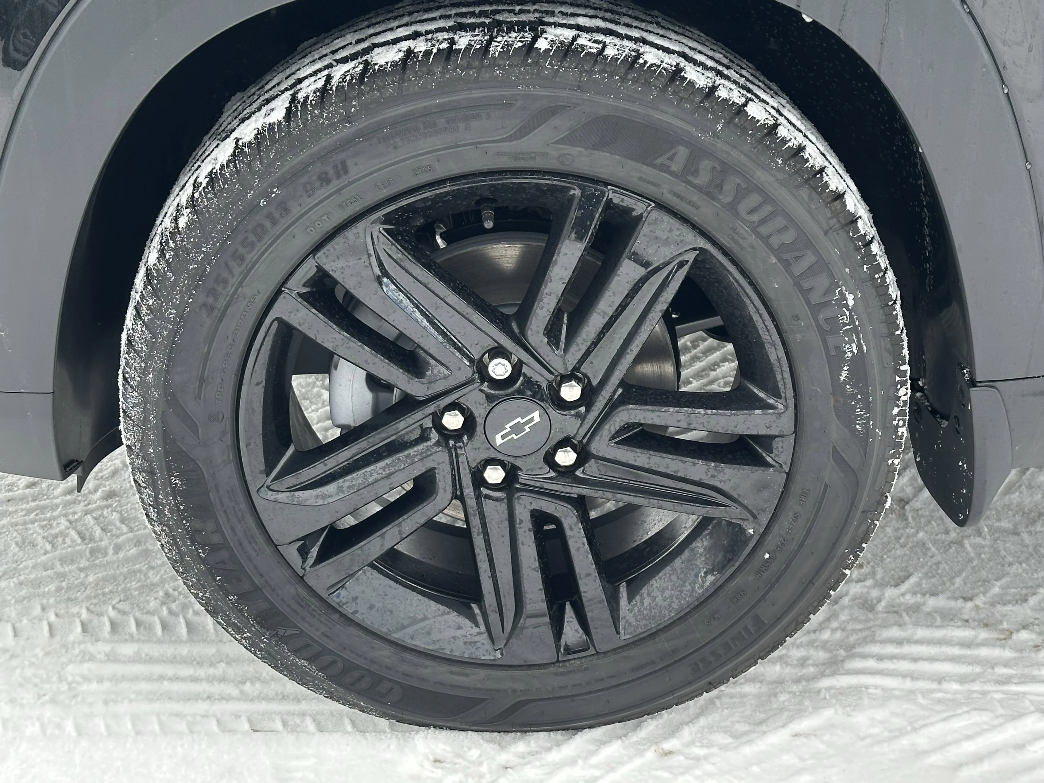 New 2026 Mosaic Black Metallic Chevrolet ACTIV image 5