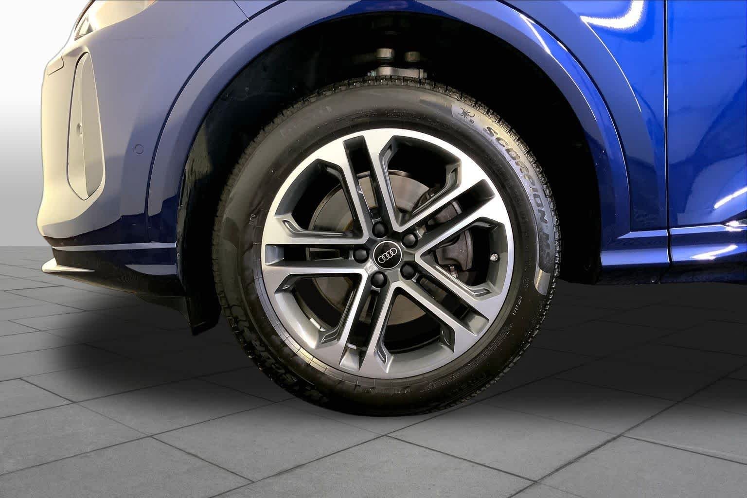 Used 2025 Navarra Blue Metallic Audi Premium image 11