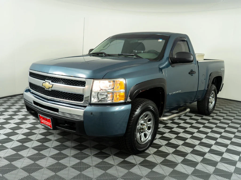 Used 2011 Blue Chevrolet LS image 3
