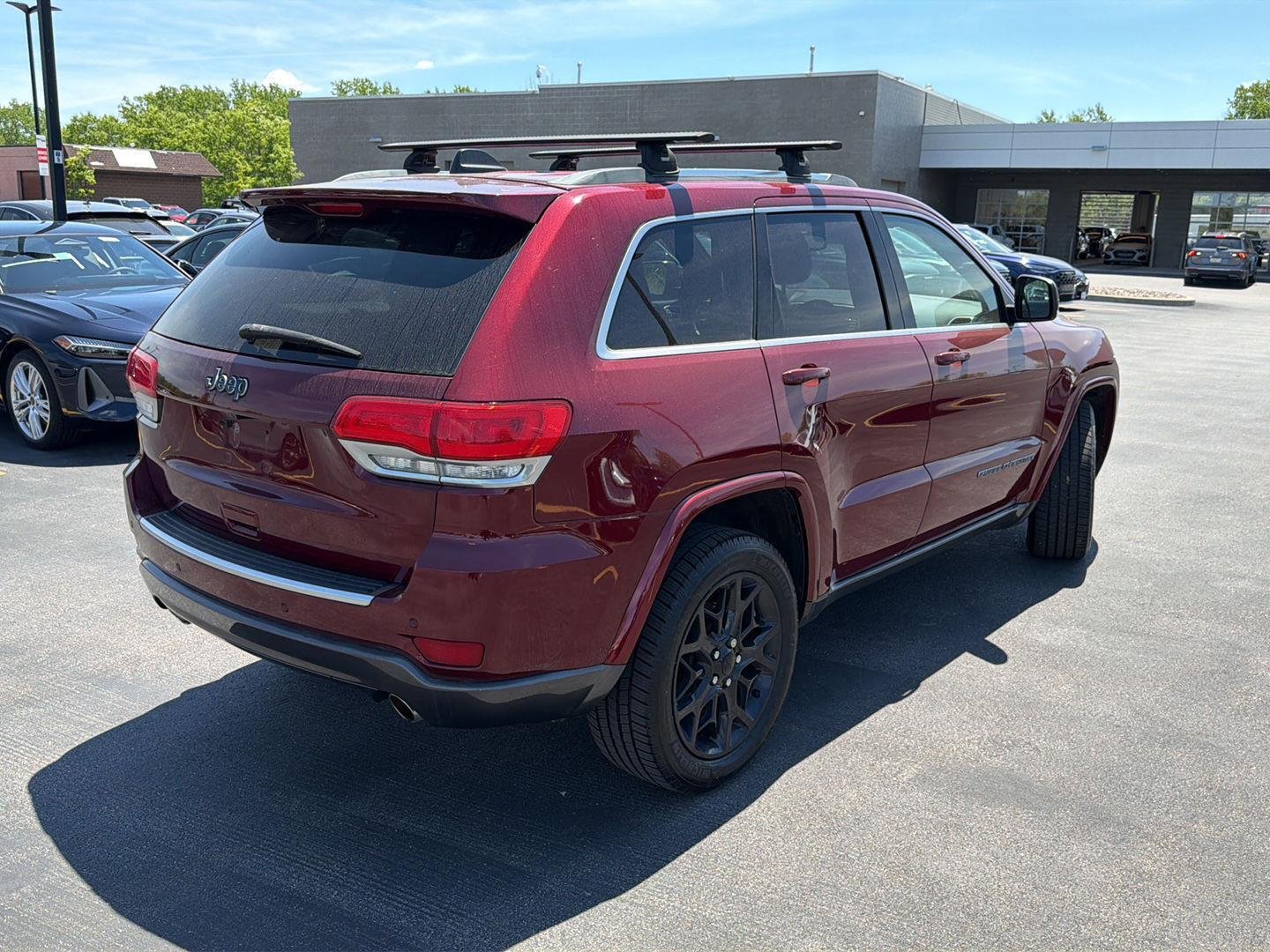 Used 2018 Velvet Red Pearlcoat Jeep Sterling Edition image 7