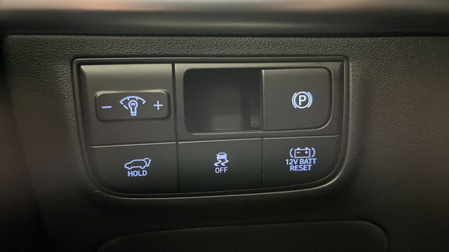 Used 2025 Creamy White Pearl Hyundai SEL Convenience image 35