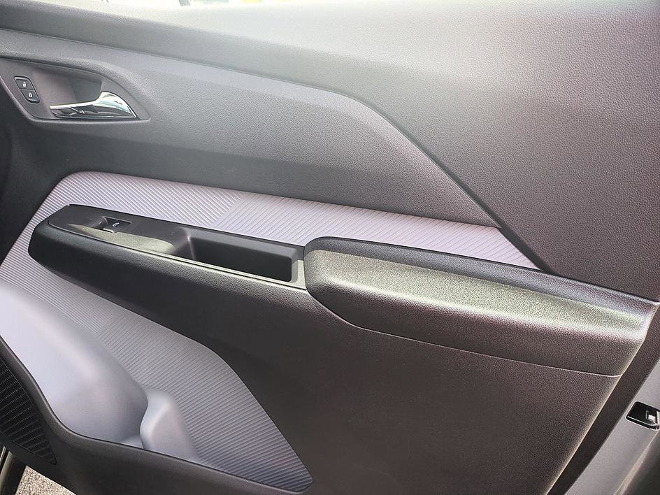 2027 Chevrolet Bolt RS - Photo 29