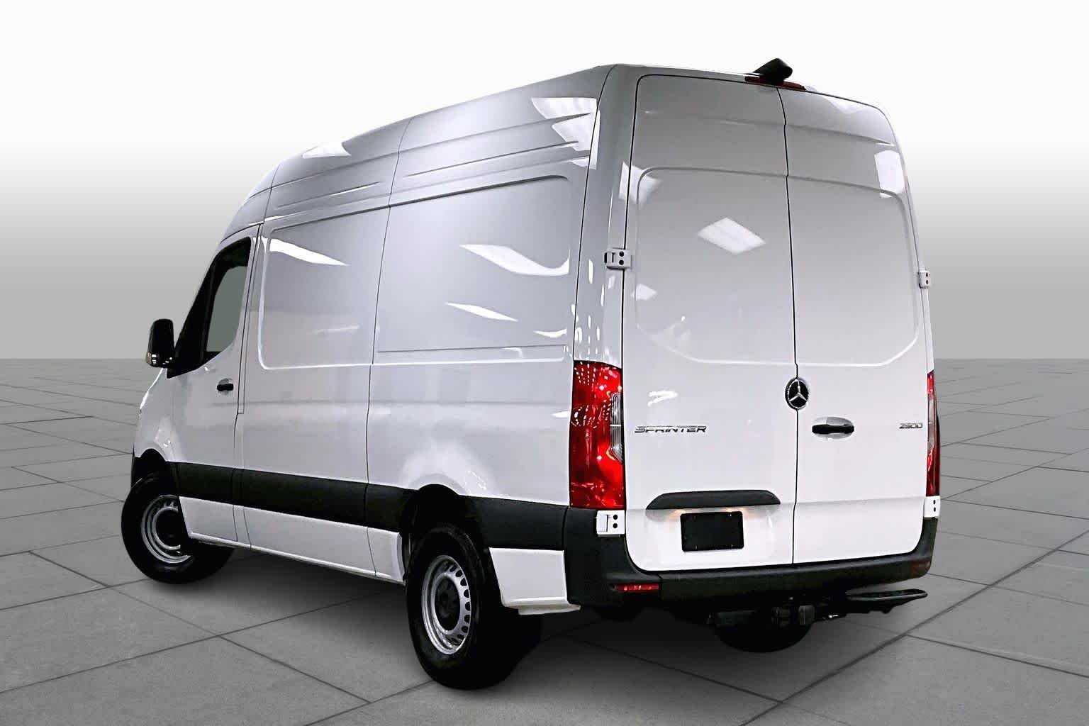 Used 2025 Arctic White Mercedes-Benz  image 12