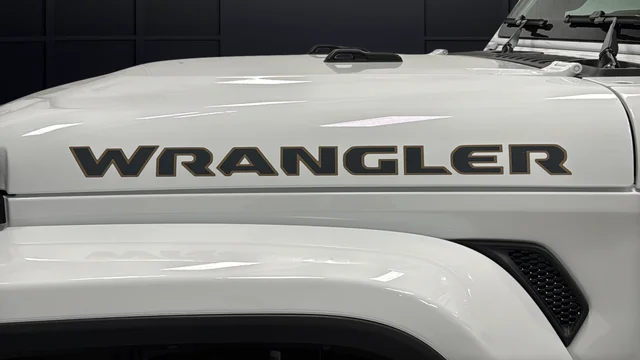 New 2026 Bright White Clear-Coat Exterior Paint Jeep 85th Anniversary Edition image 40