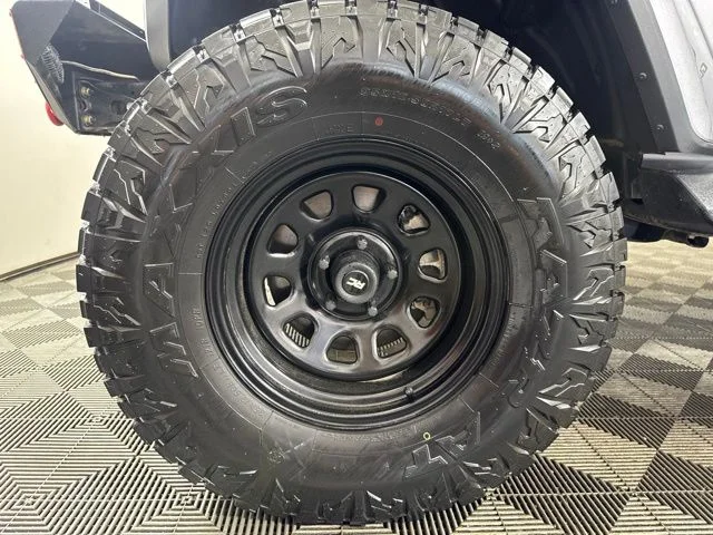 Used 2020 Silver Jeep Overland image 10